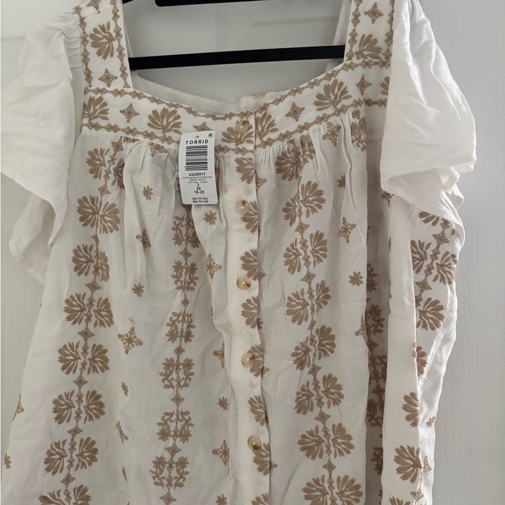 torrid White Top with Tan Floral Embroidery